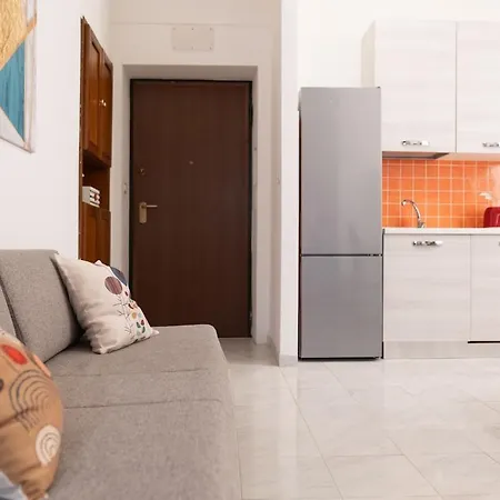 Casa Mondy - Centre Cagliari, 2 Bedrooms, Ac, Sleeps 5