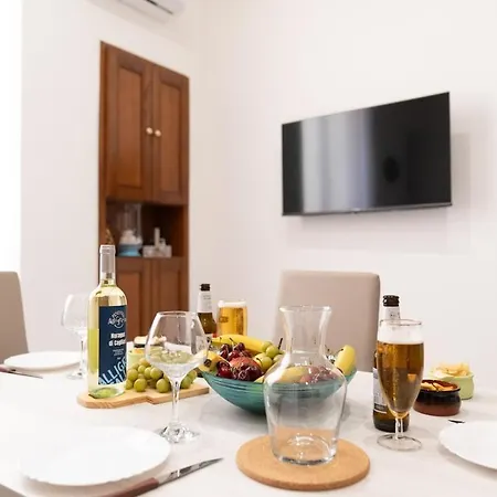 Appartement Casa Mondy - Centre Cagliari, 2 Bedrooms, Ac, Sleeps 5