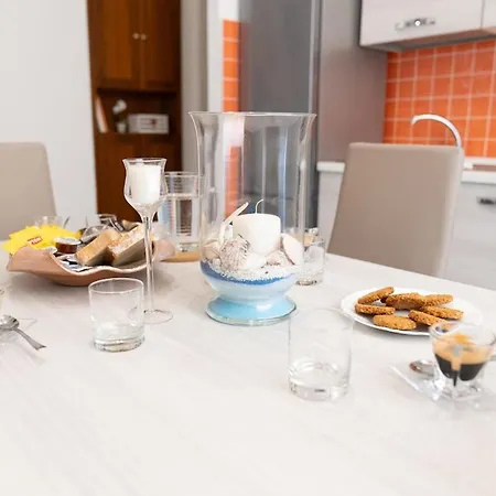 Casa Mondy - Centre Cagliari, 2 Bedrooms, Ac, Sleeps 5 *